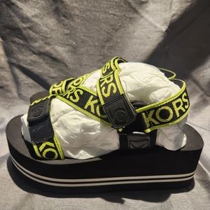 Michael Kors Oaklee Platform Sandals Lime Green Embossed Logo Size 6